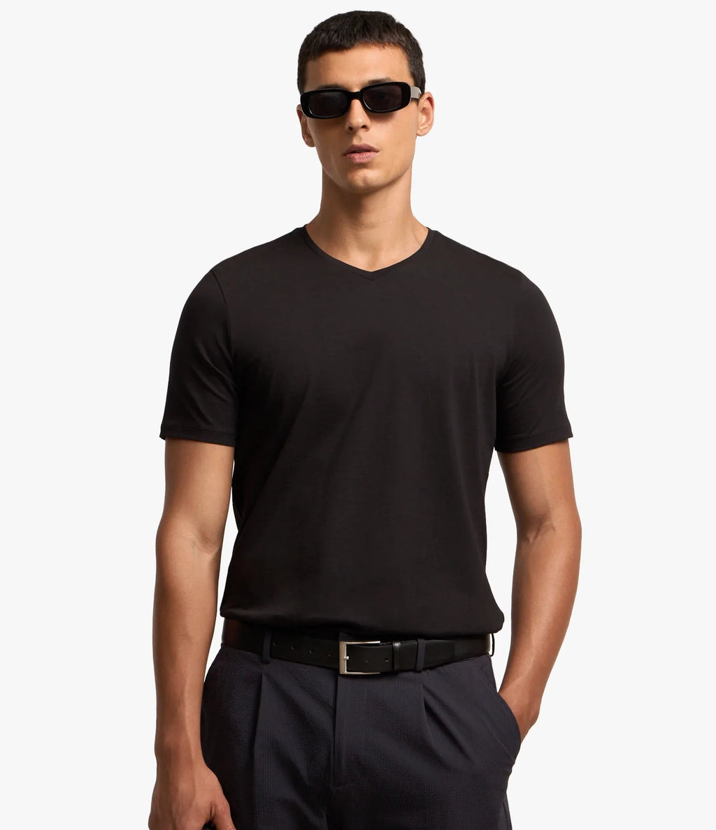 Camiseta Slim – Gola V Preto