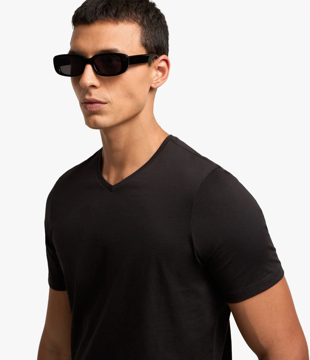 Camiseta Slim – Gola V Preto